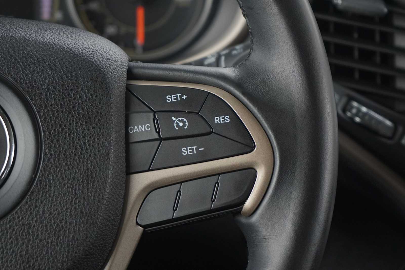 Thumbnail: 2016 Jeep Cherokee - 18