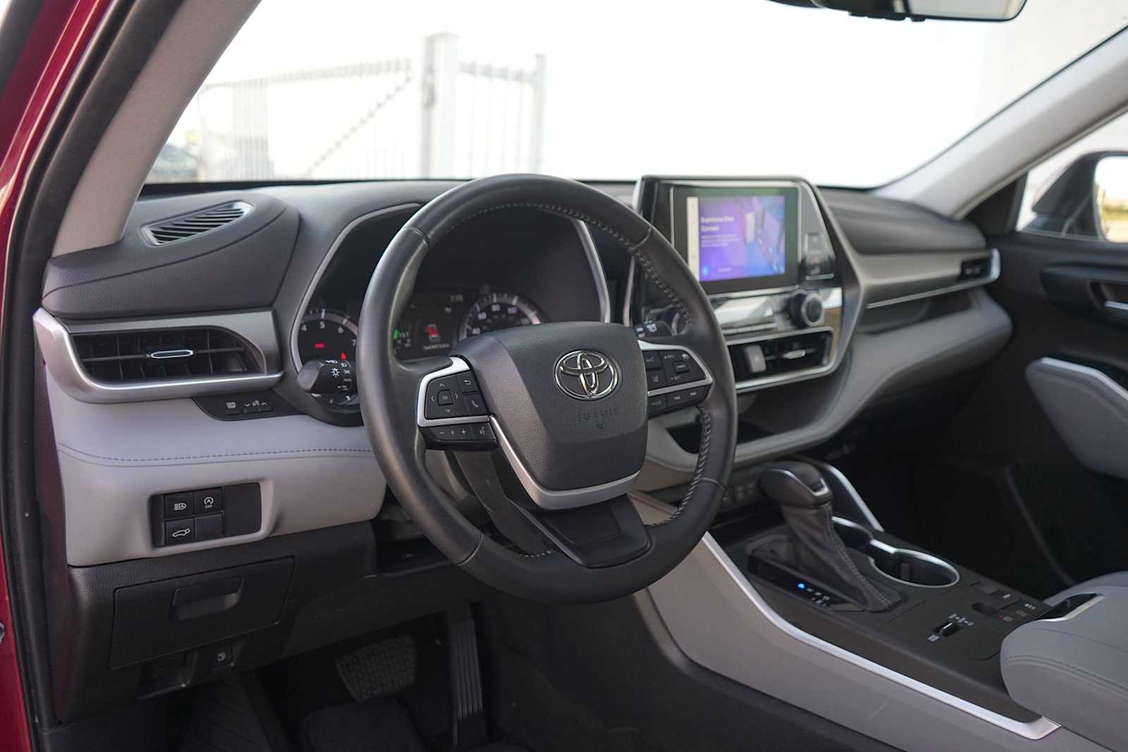 2023 Toyota Highlander XLE - Photo 2