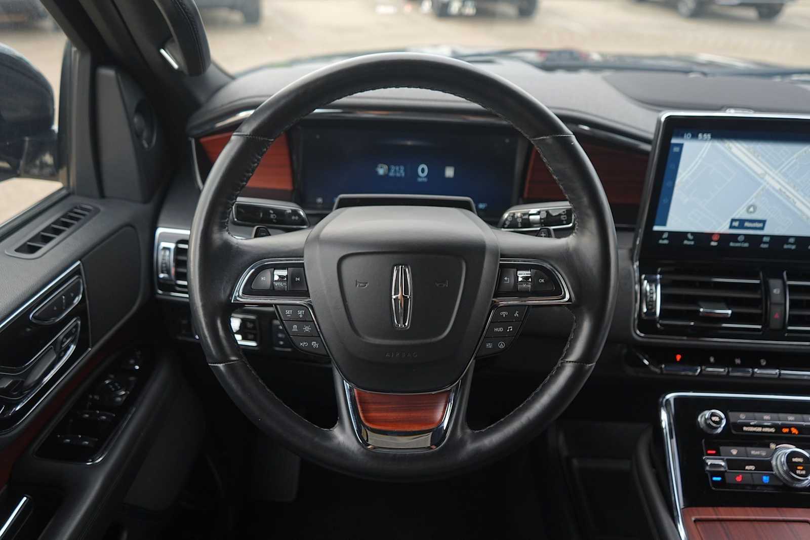 Thumbnail: 2024 Lincoln Navigator - 15