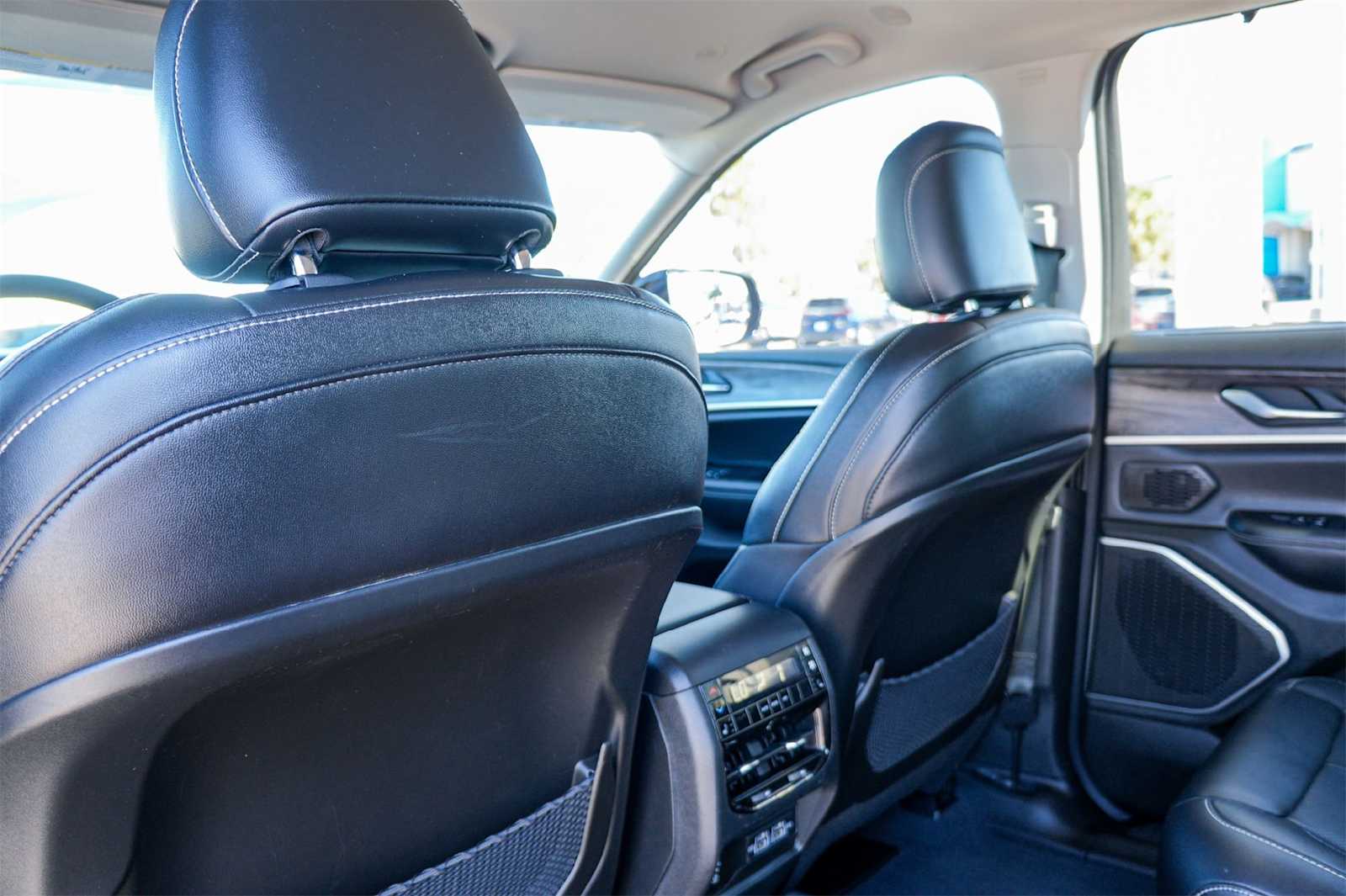 Thumbnail: 2023 Jeep Grand Cherokee - 12