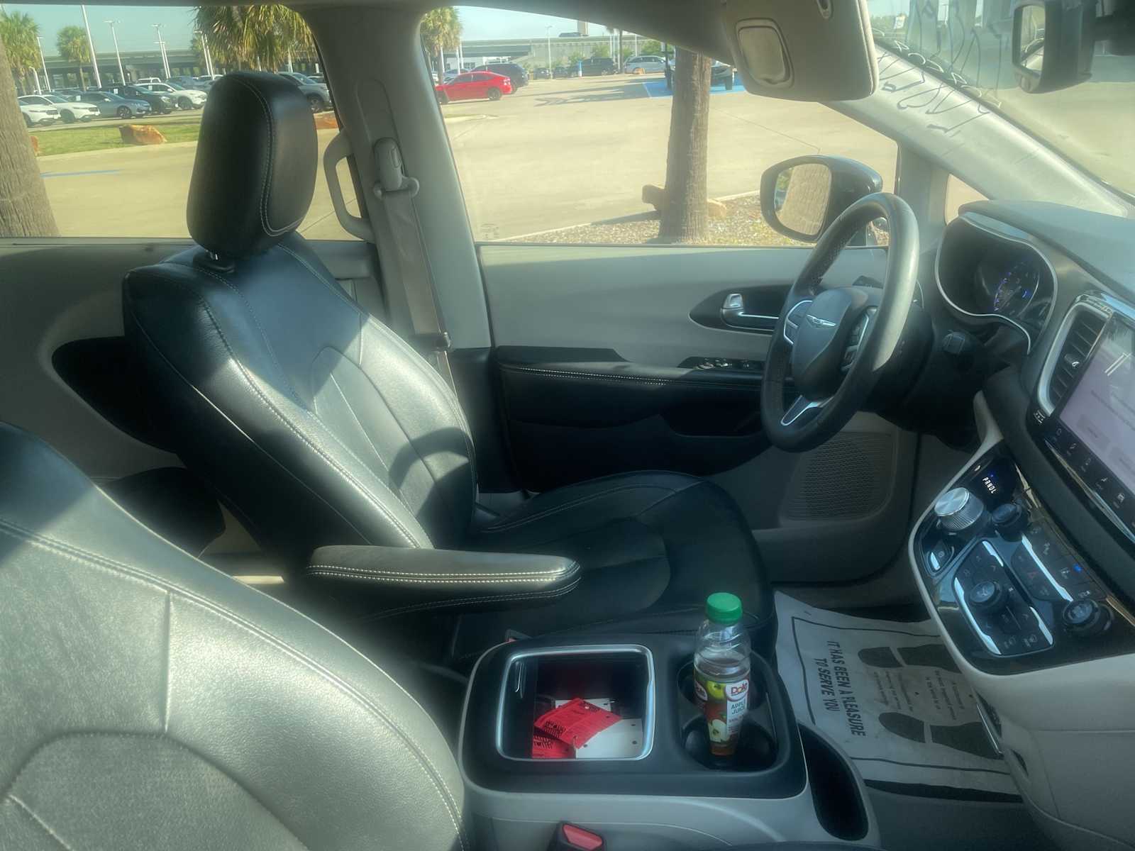 Thumbnail: 2022 Chrysler Pacifica - 5