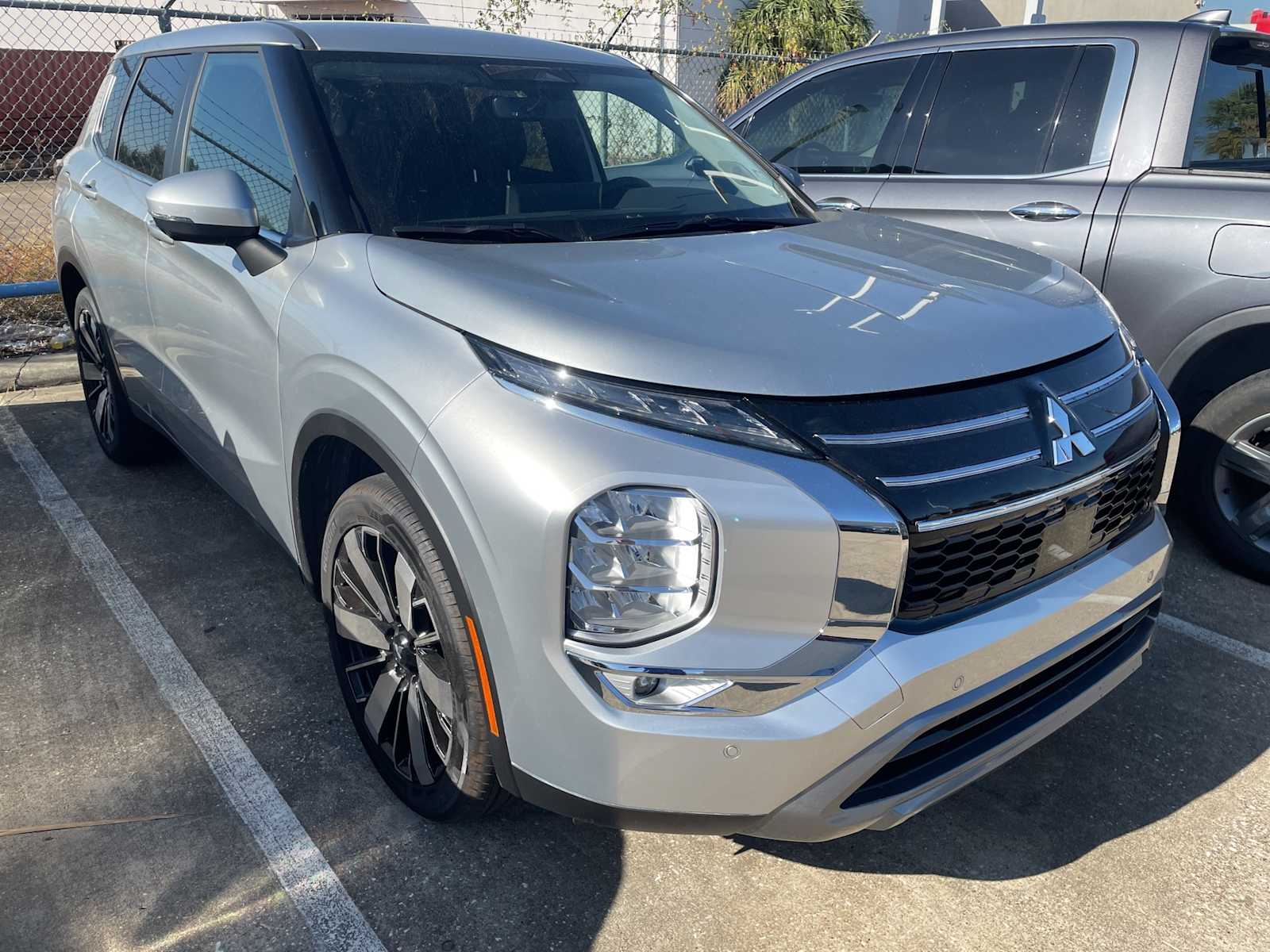 Thumbnail: 2025 Mitsubishi Outlander - 4