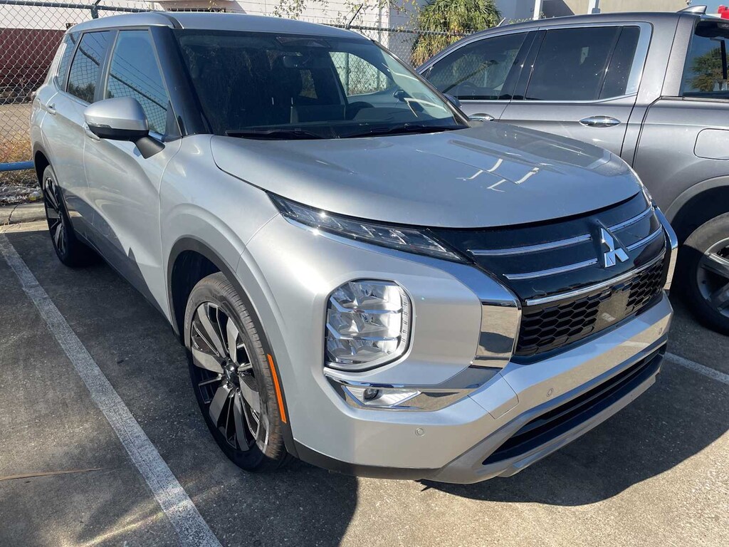 Used 2025 Mitsubishi Outlander SE SUV