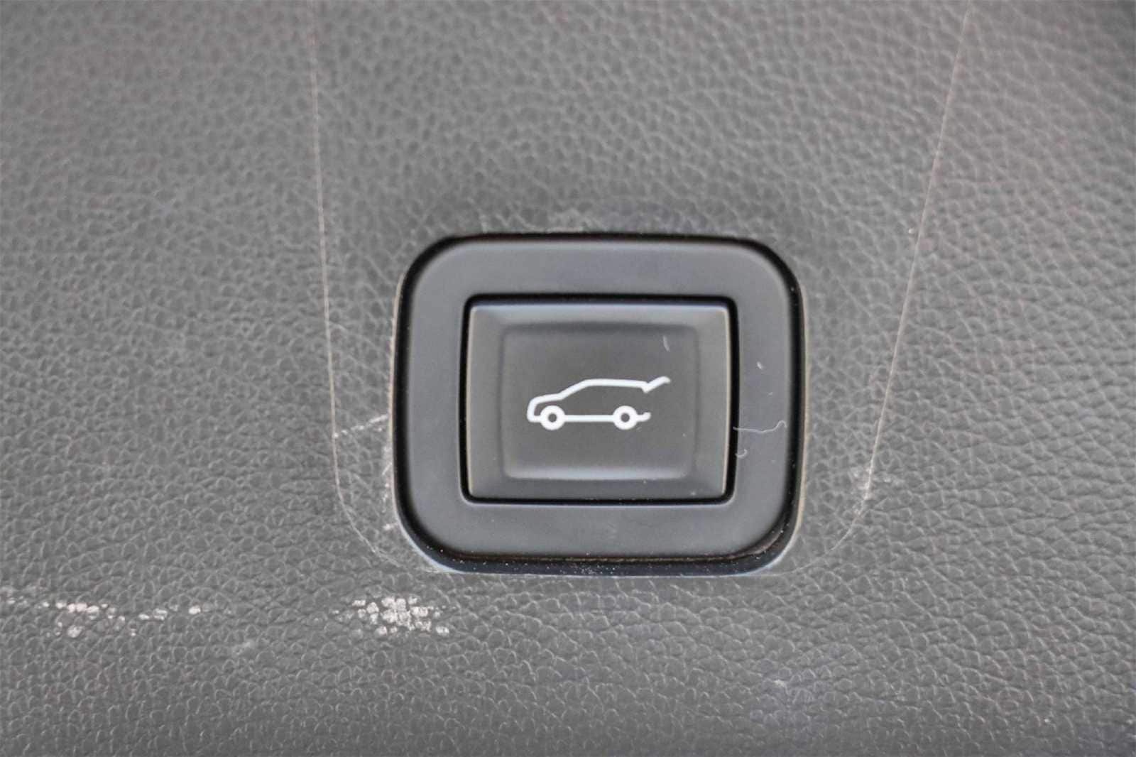 Thumbnail: 2019 Chevrolet Traverse - 25