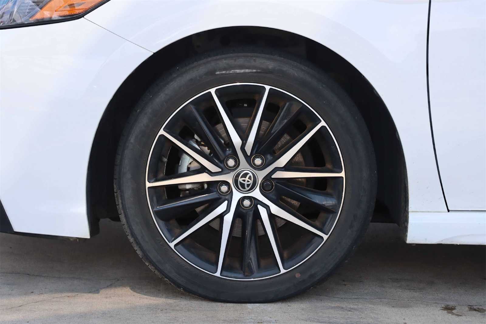 Thumbnail: 2022 Toyota Camry - 8