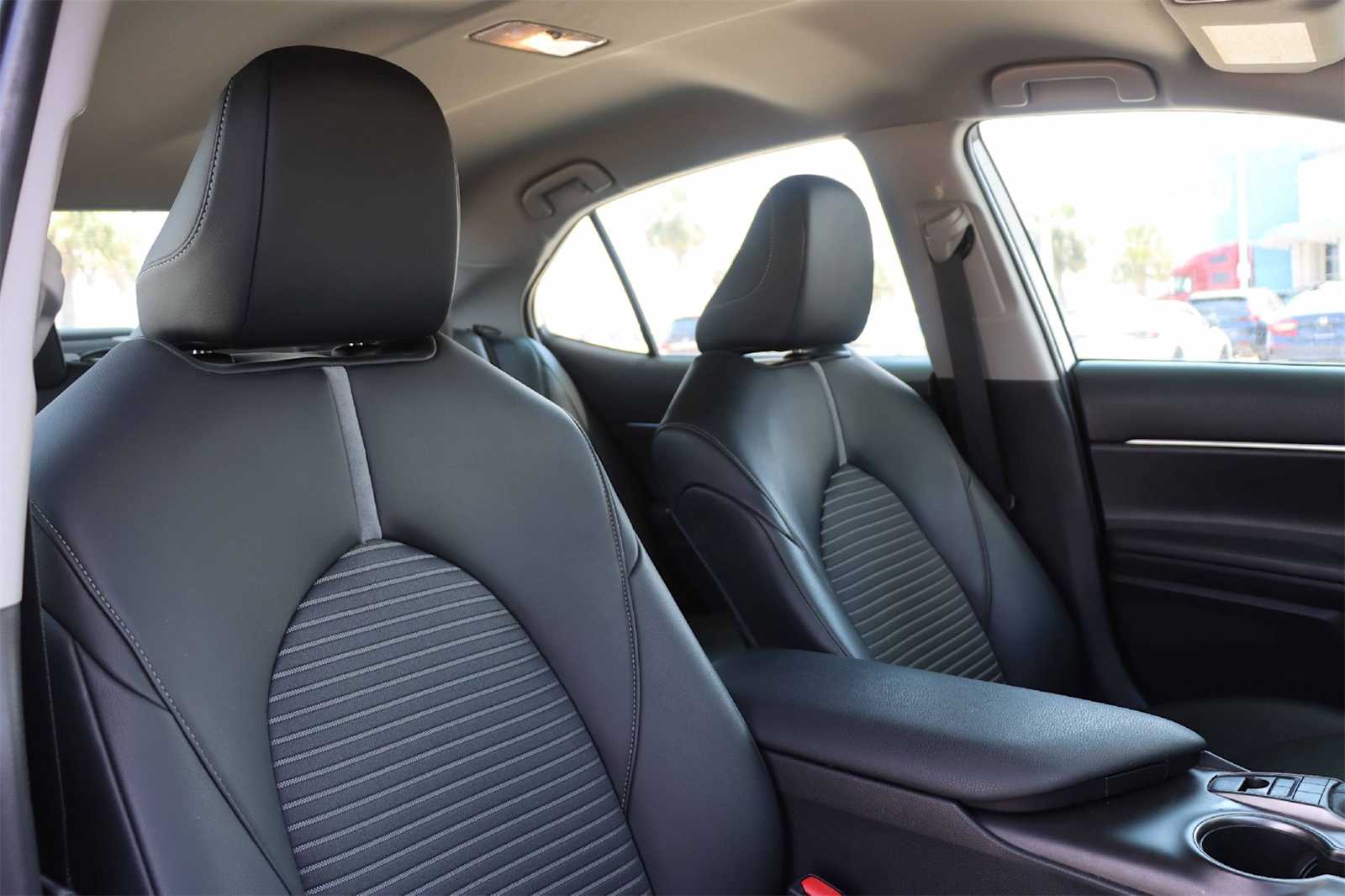 Thumbnail: 2022 Toyota Camry - 11