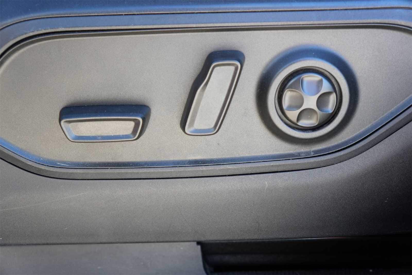 Thumbnail: 2023 Jeep Grand Cherokee - 21