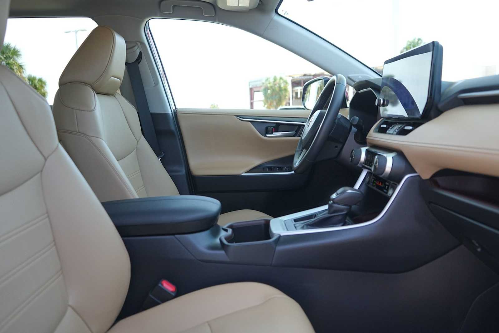 Thumbnail: 2024 Toyota RAV4 - 15