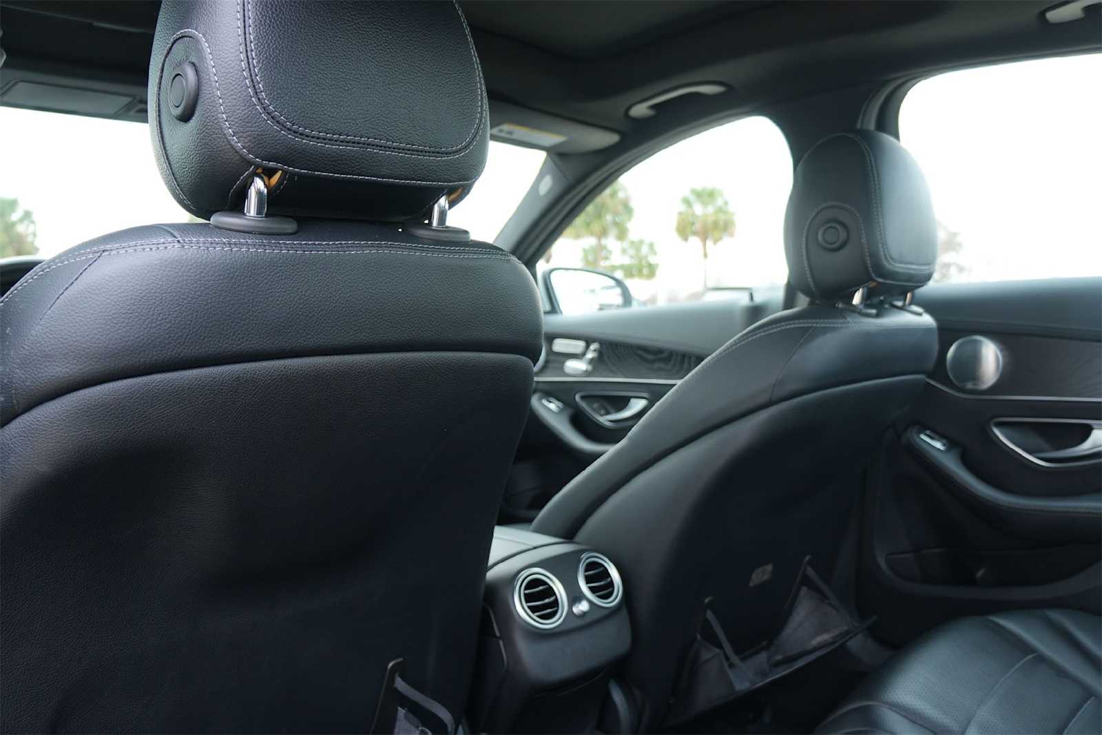 Thumbnail: 2015 Mercedes-Benz C-Class - 12