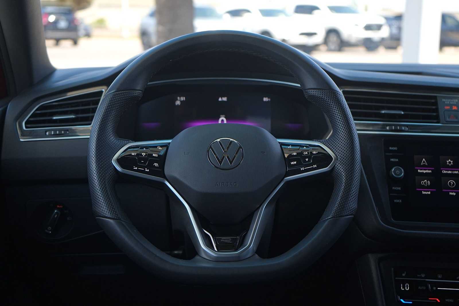 Thumbnail: 2024 Volkswagen Tiguan - 16