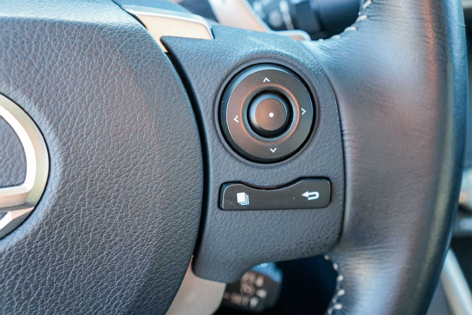 Thumbnail: 2015 Lexus IS - 26