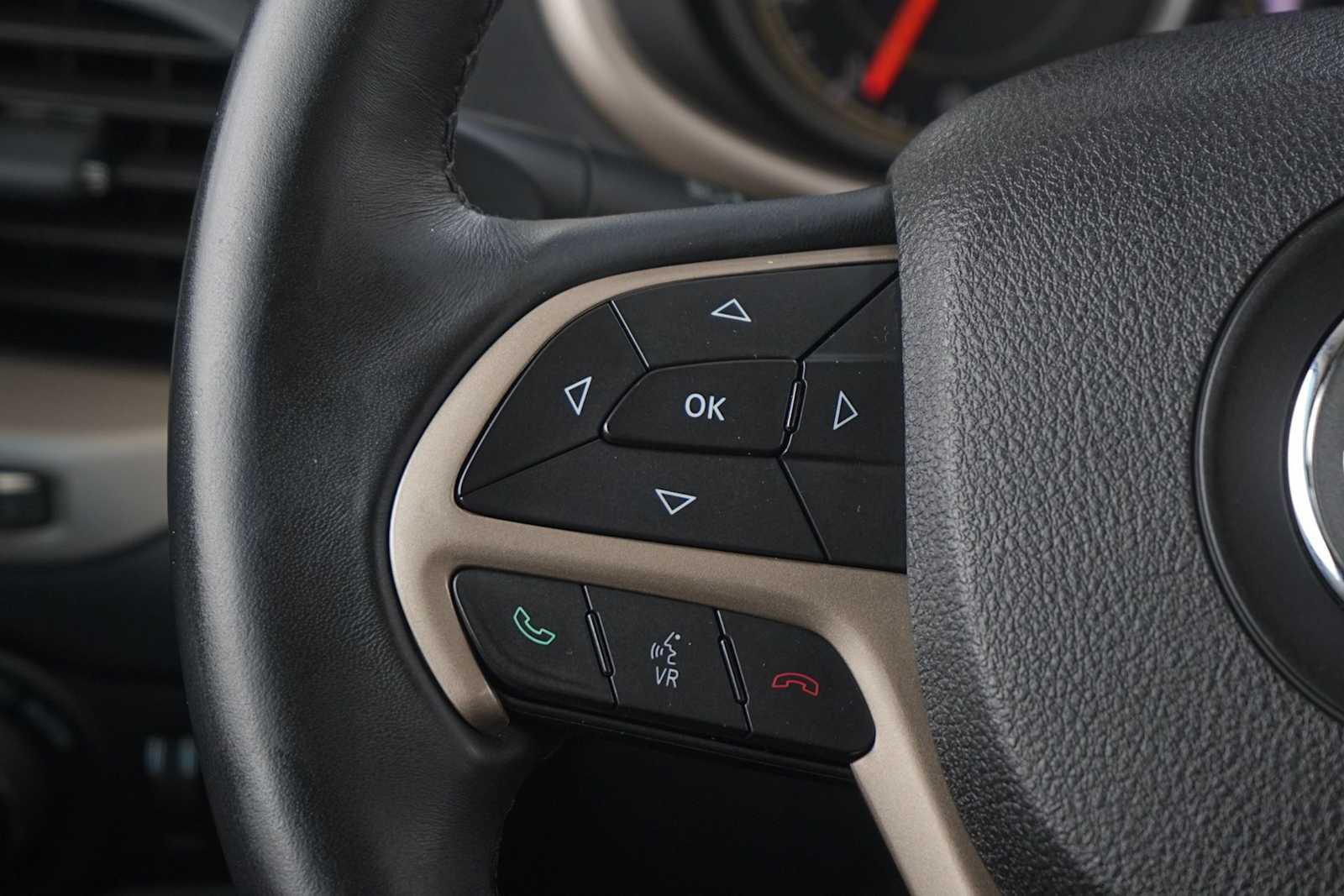 Thumbnail: 2016 Jeep Cherokee - 17