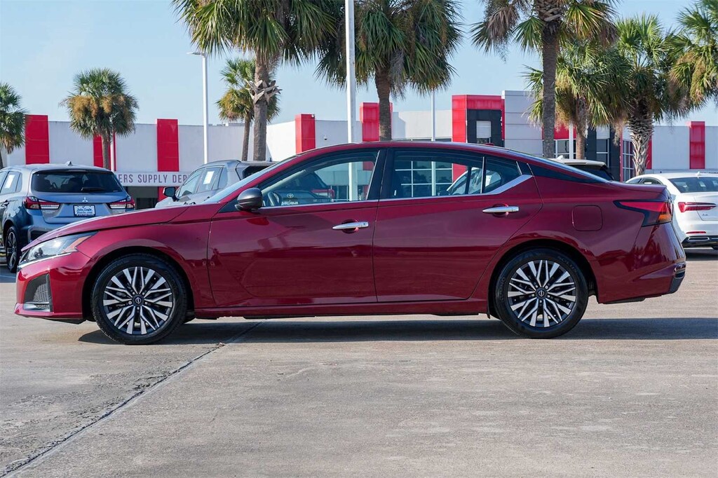 Used 2024 Nissan Altima 2.5 SV Sedan