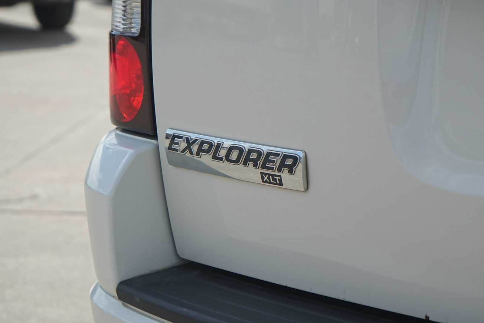 Thumbnail: 2010 Ford Explorer - 8
