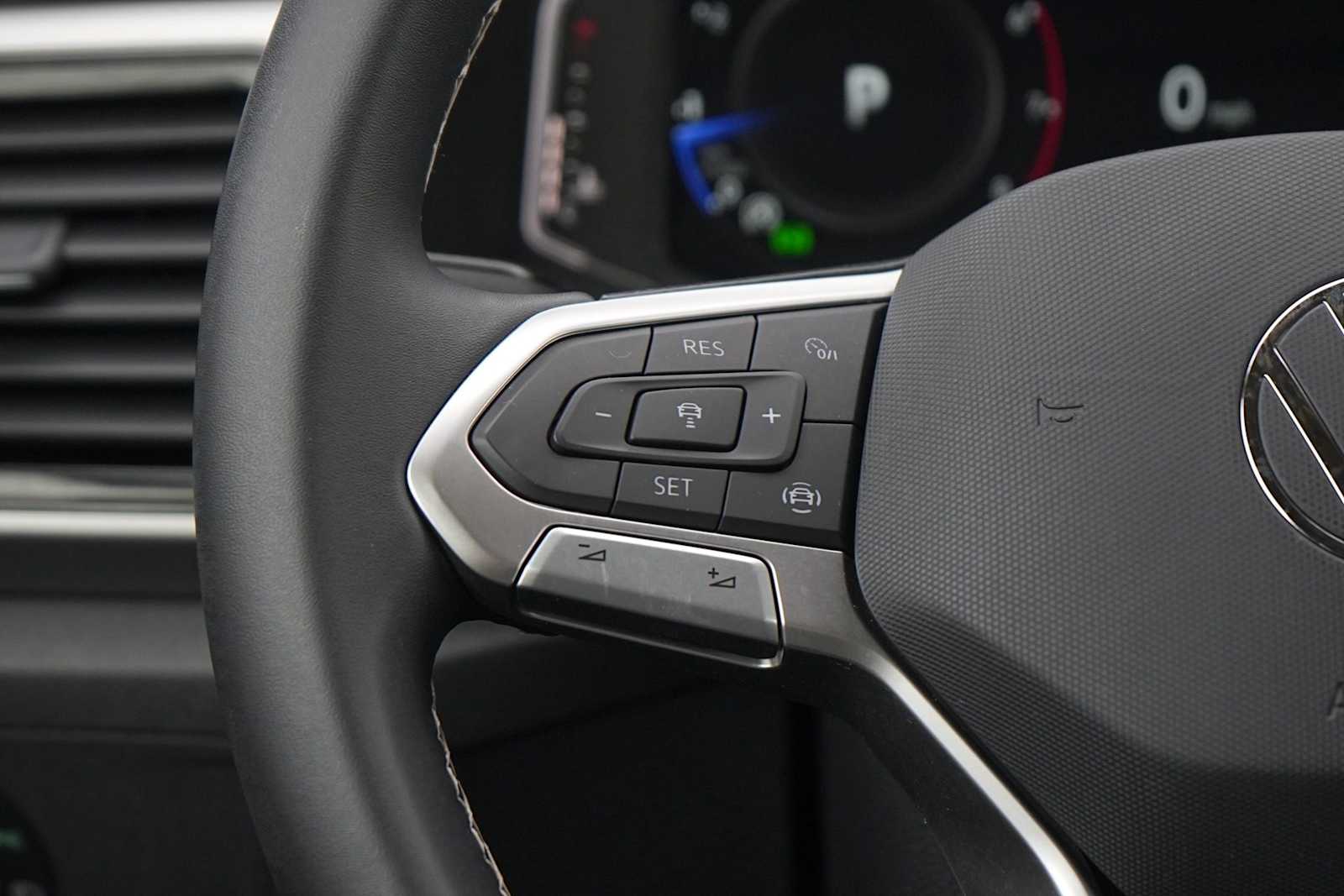 Thumbnail: 2023 Volkswagen Atlas - 17