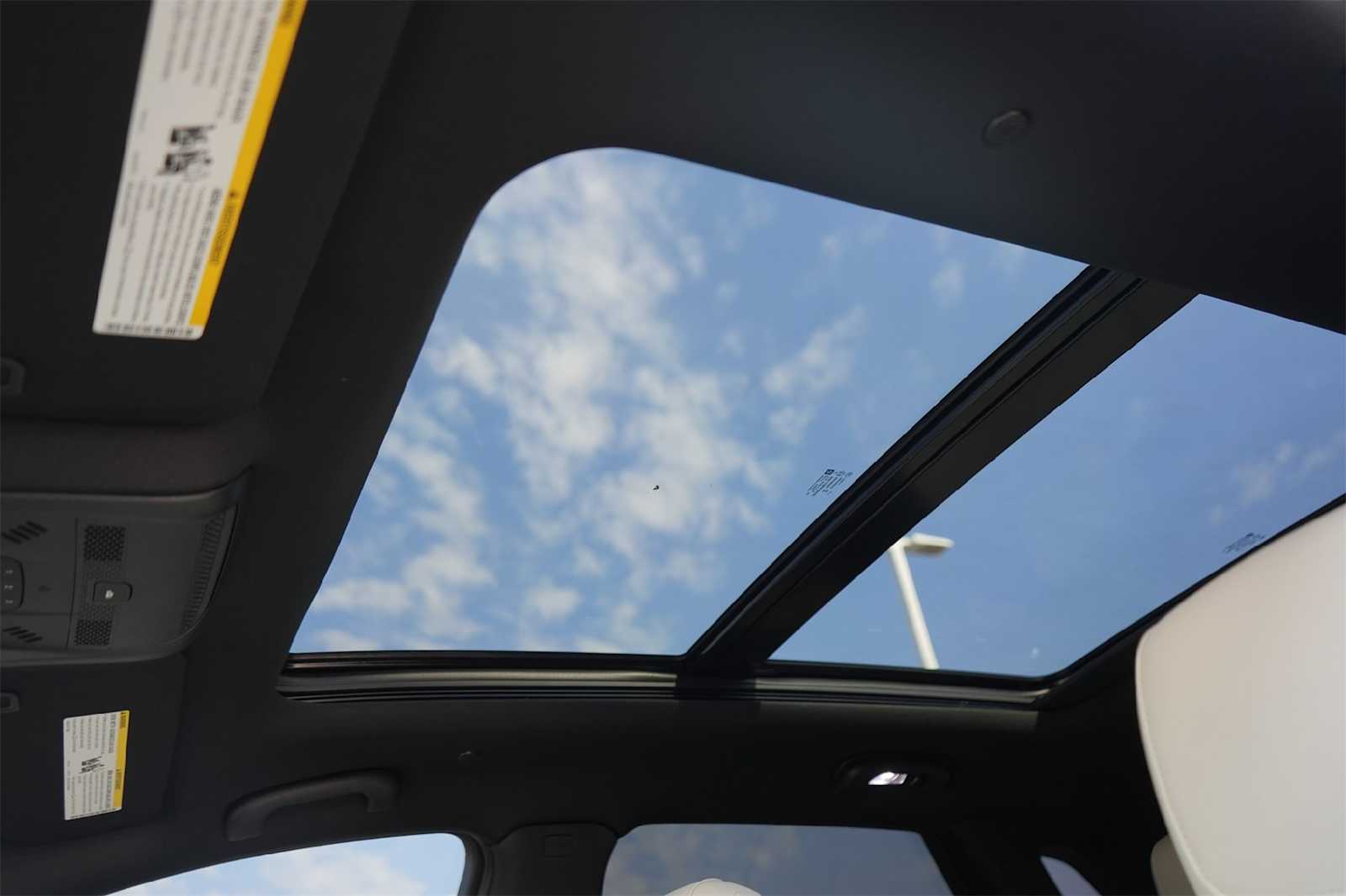 Thumbnail: 2024 Cadillac XT5 - 28