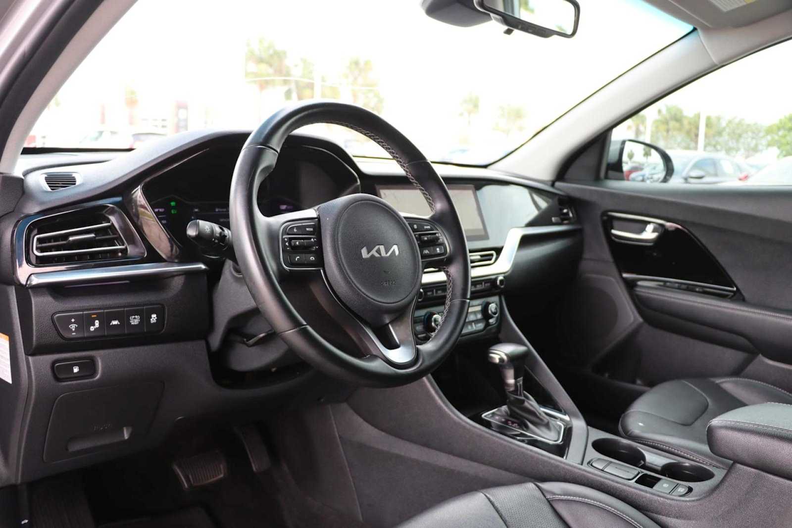 Thumbnail: 2022 Kia Niro - 2