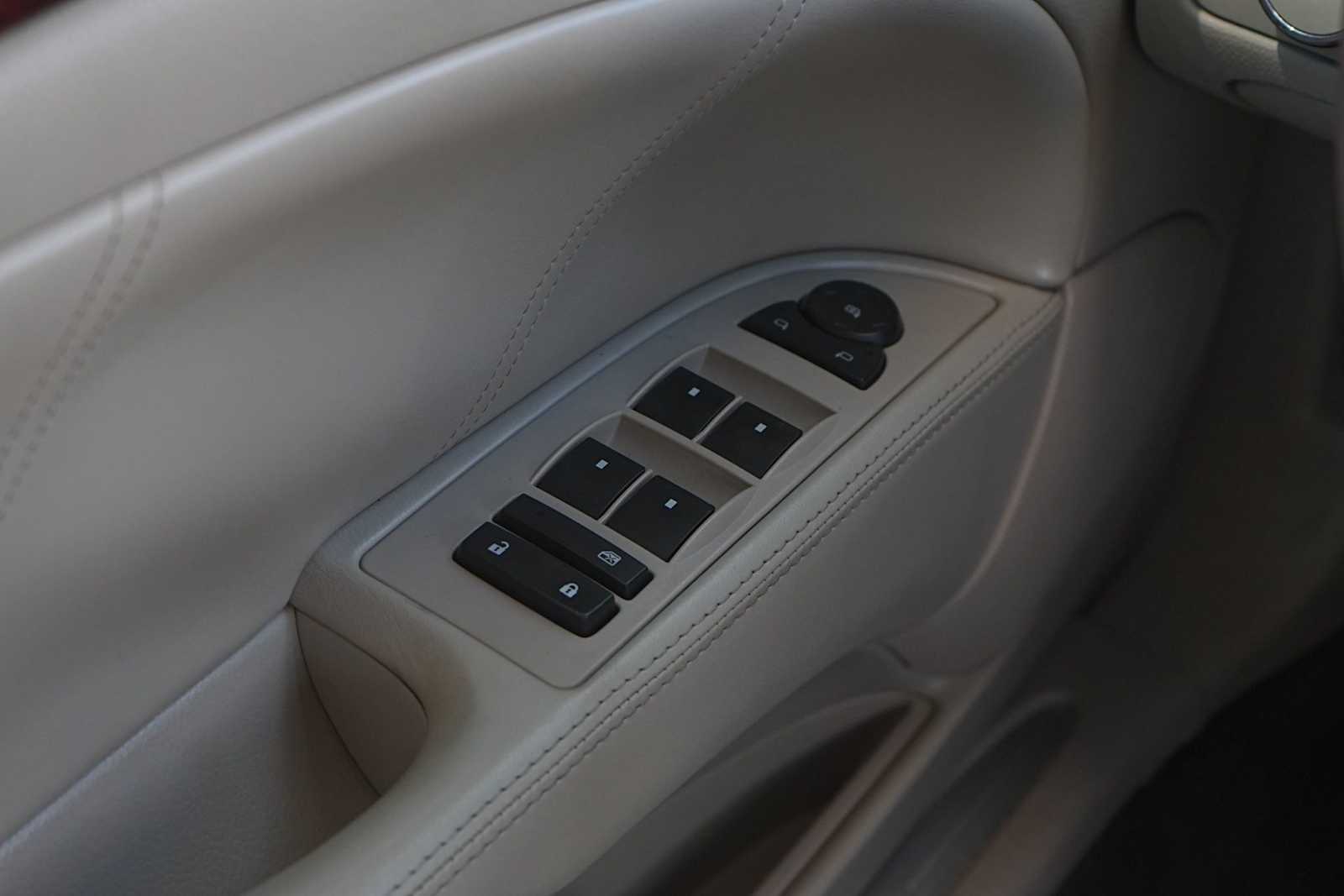 Thumbnail: 2010 Buick Lucerne - 22