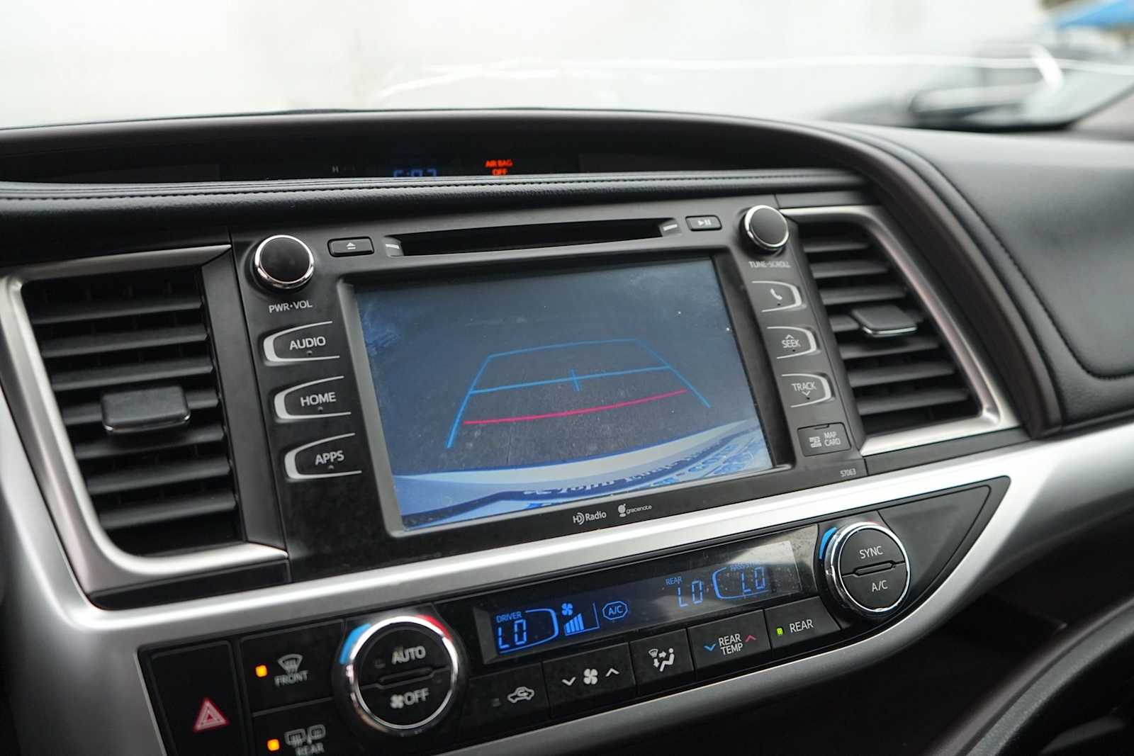 Thumbnail: 2015 Toyota Highlander - 22