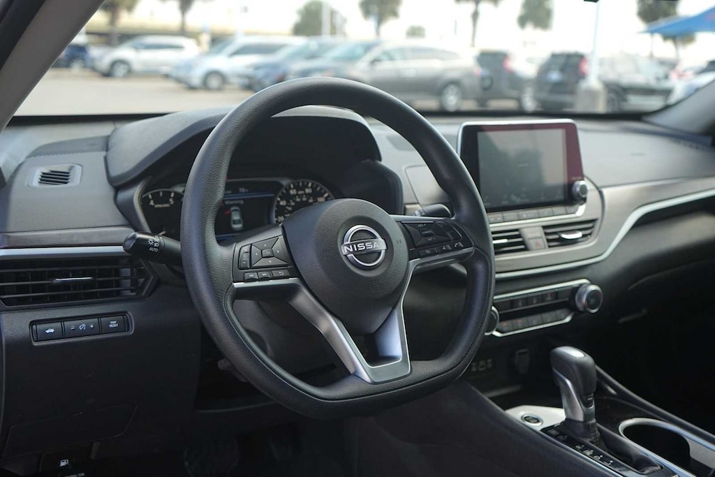 Used 2024 Nissan Altima 2.5 SV Sedan