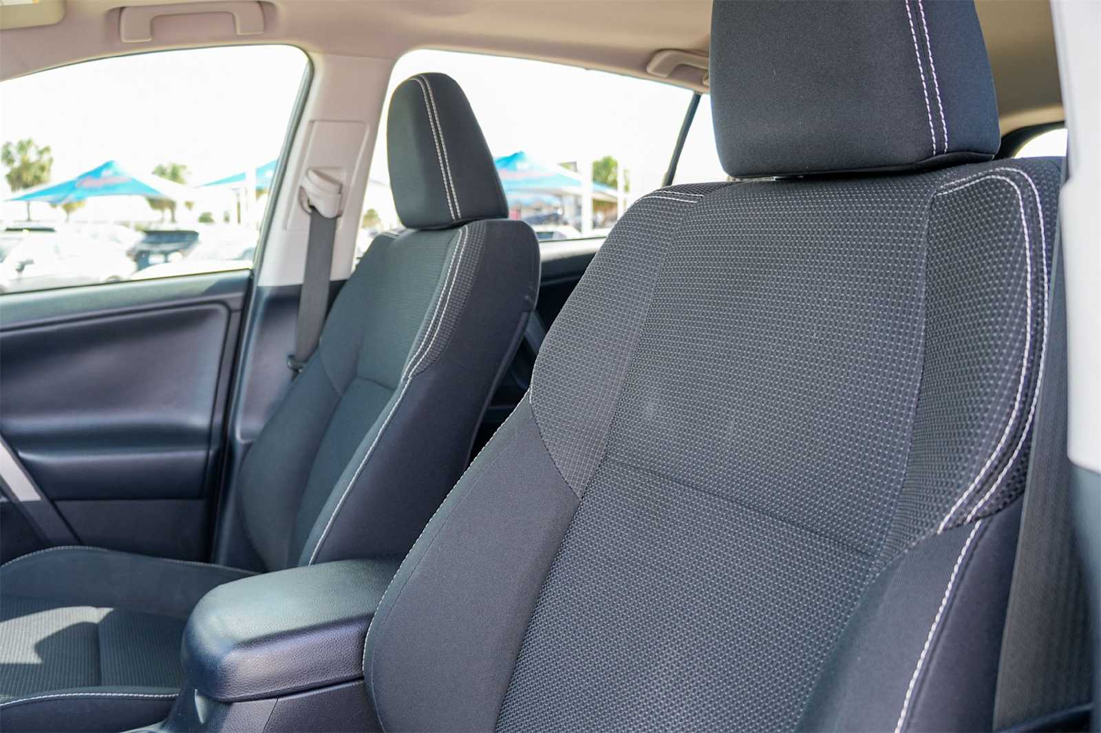 Thumbnail: 2018 Toyota RAV4 - 11