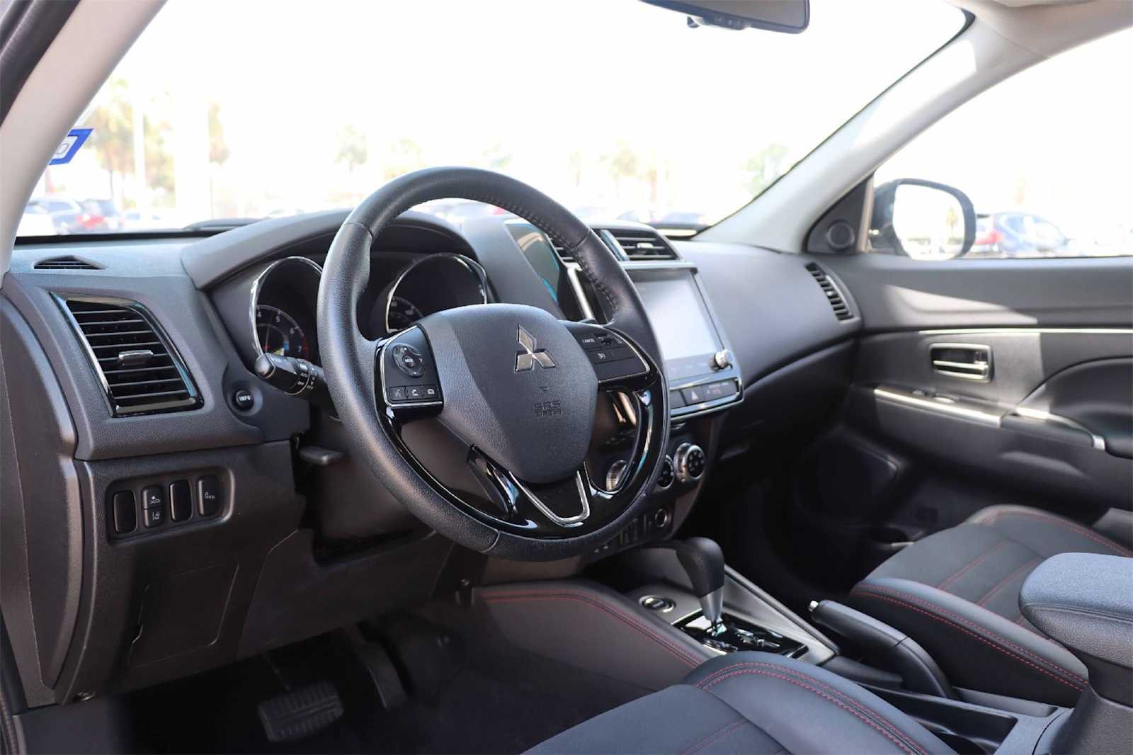 Thumbnail: 2024 Mitsubishi Outlander Sport - 2
