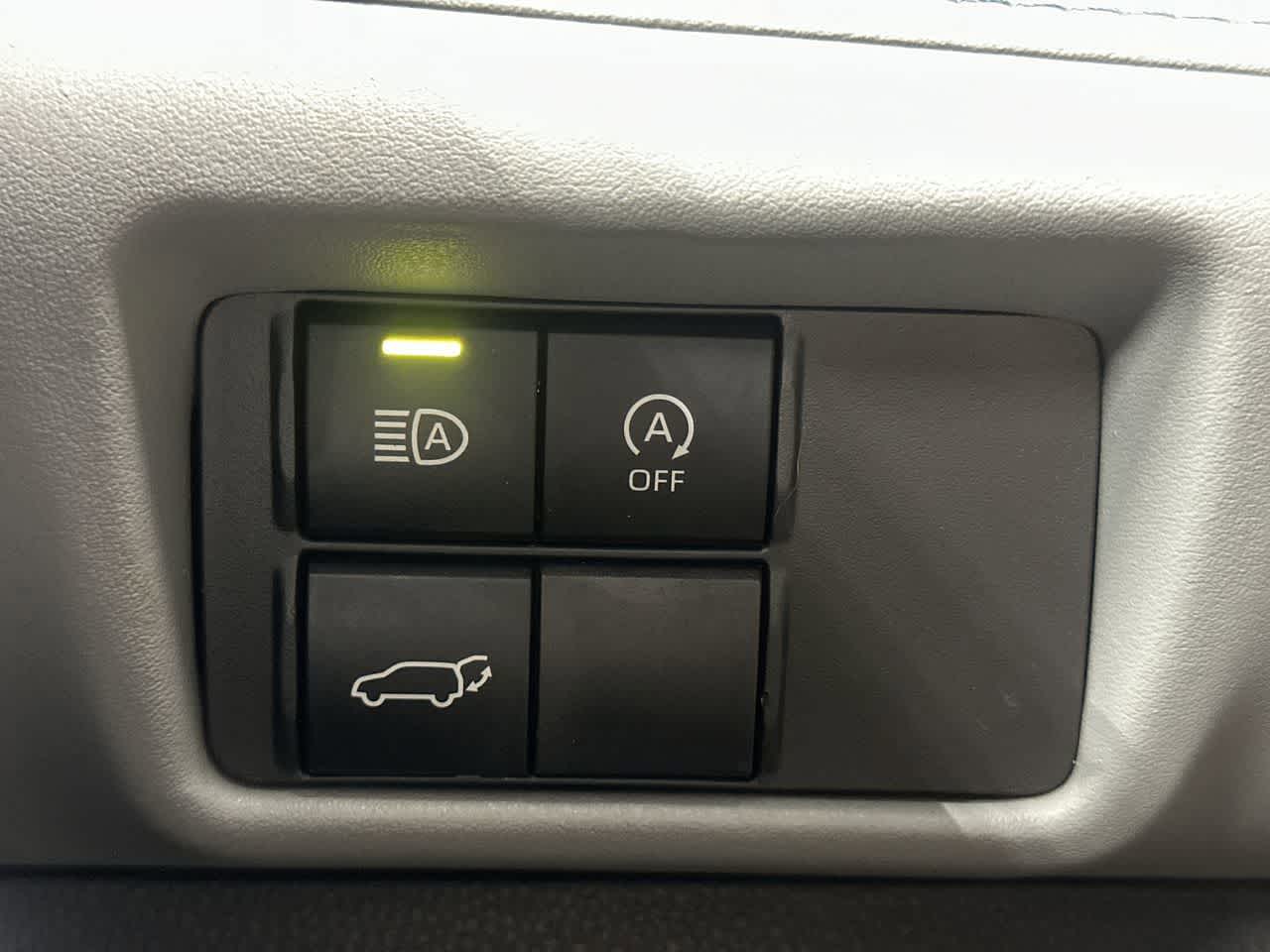 Thumbnail: 2023 Toyota Highlander - 18