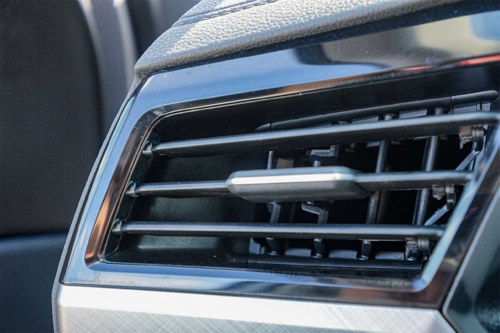 Thumbnail: 2024 Volkswagen Jetta - 28