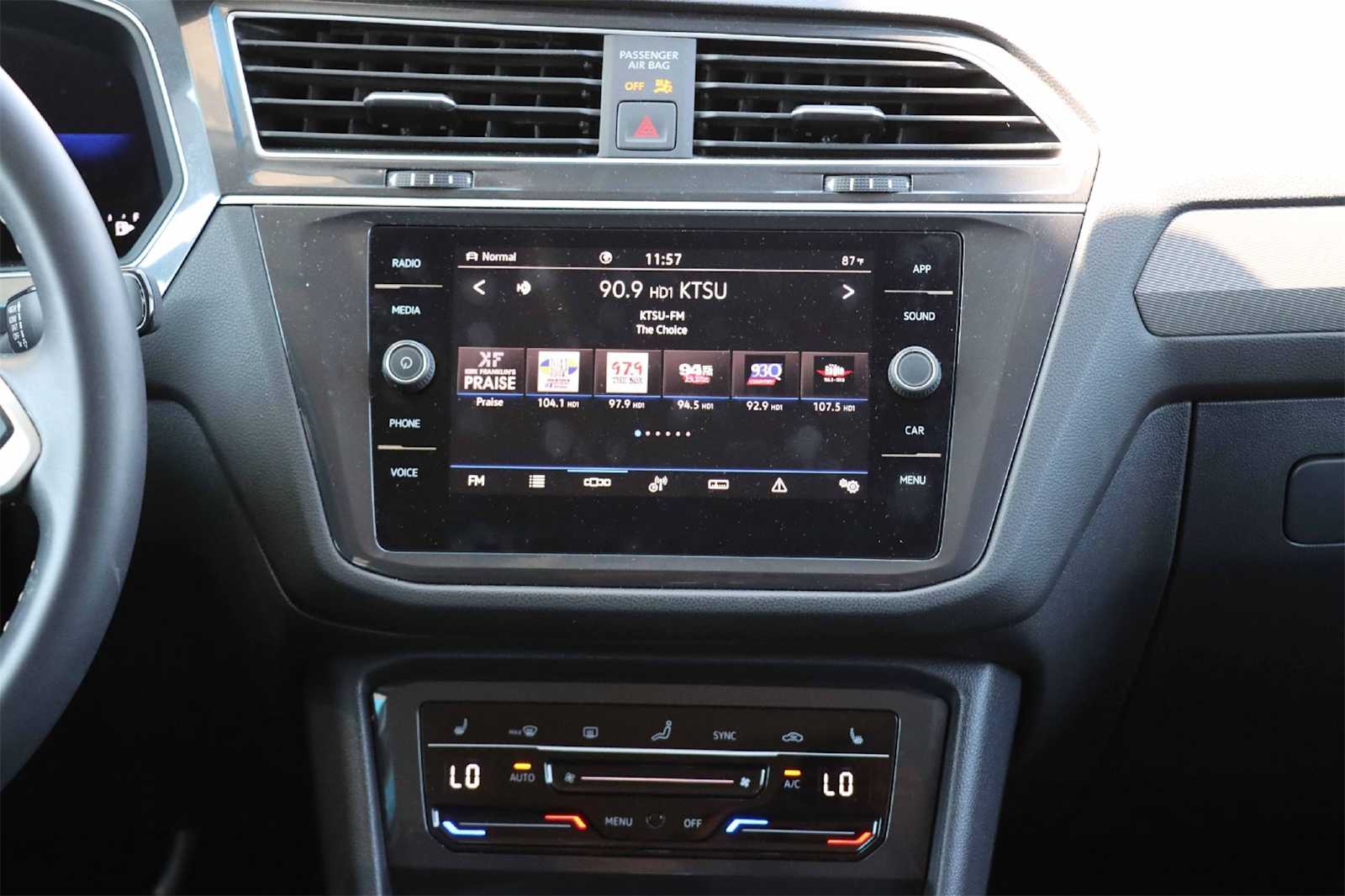 Thumbnail: 2024 Volkswagen Tiguan - 17