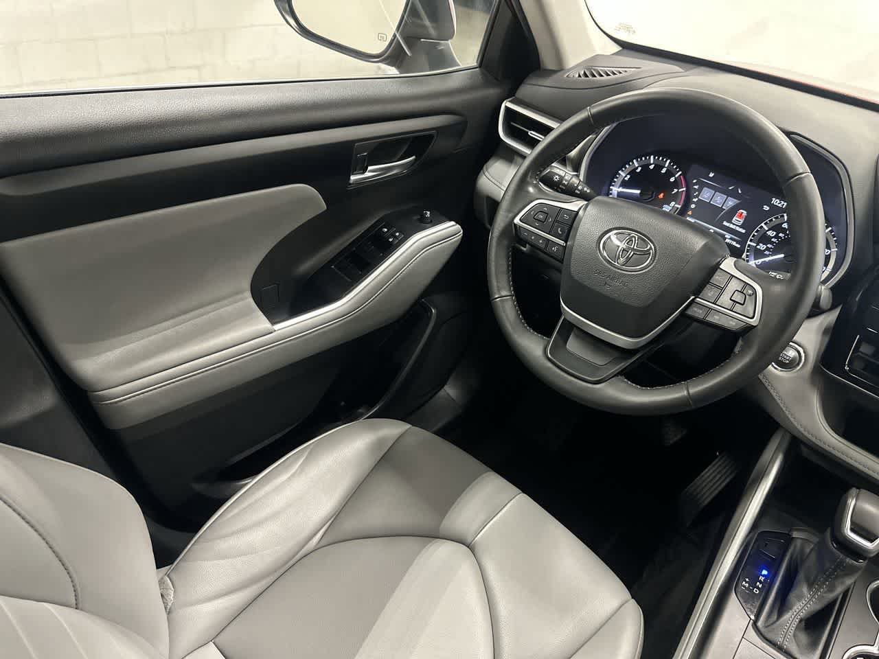 Thumbnail: 2023 Toyota Highlander - 11