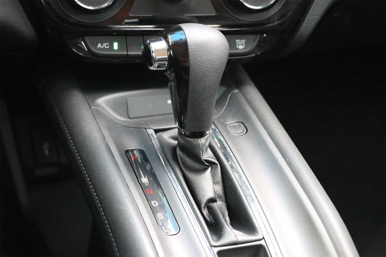 Thumbnail: 2016 Honda HR-V - 18