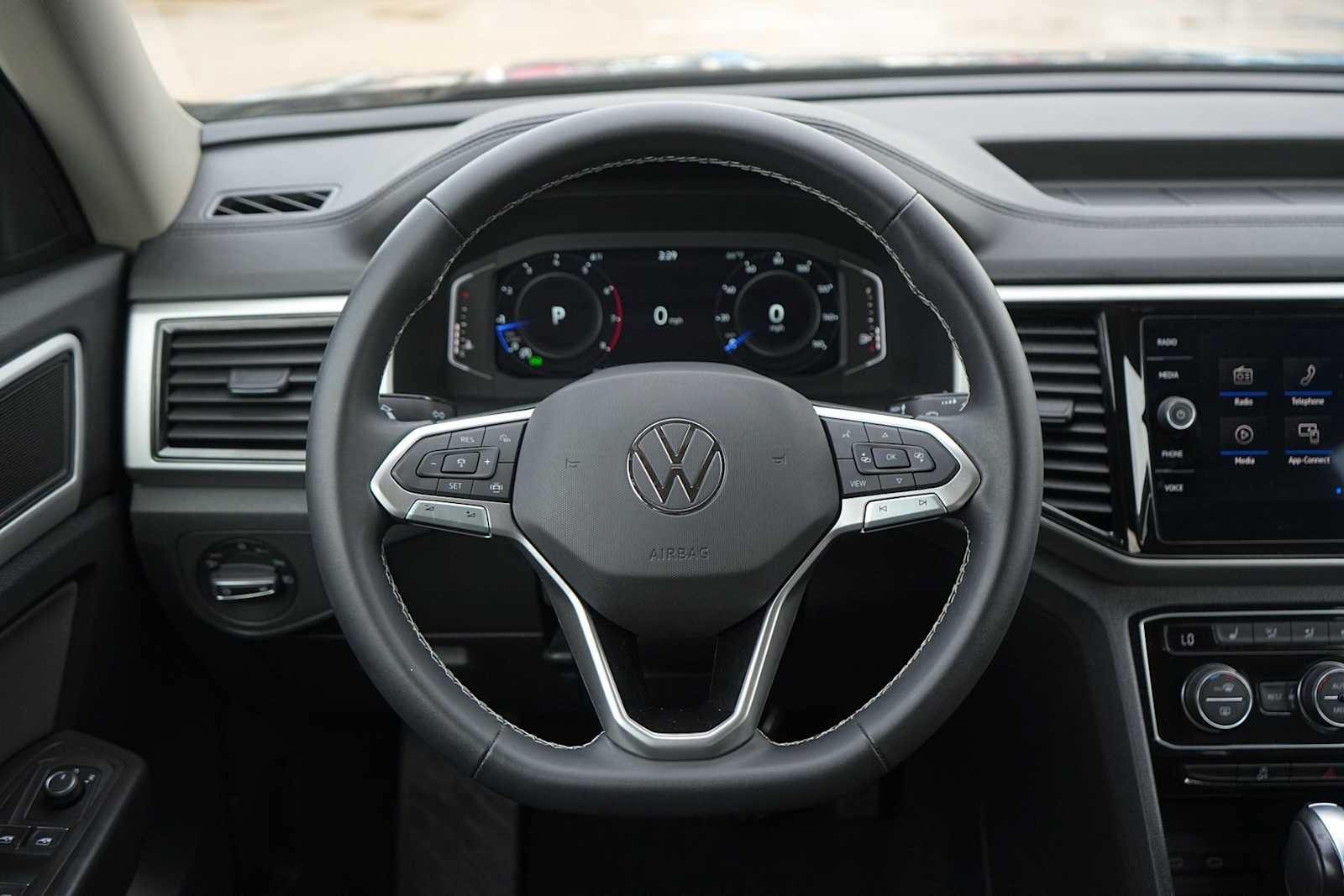 Thumbnail: 2023 Volkswagen Atlas - 16