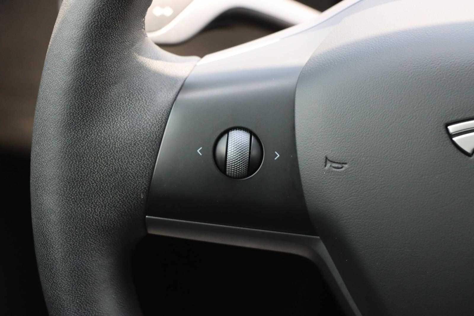 Thumbnail: 2023 Tesla Model Y - 21