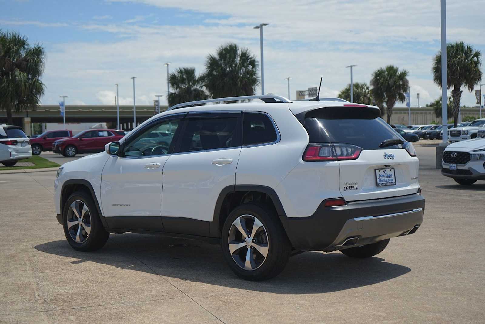 Thumbnail: 2019 Jeep Cherokee - 3