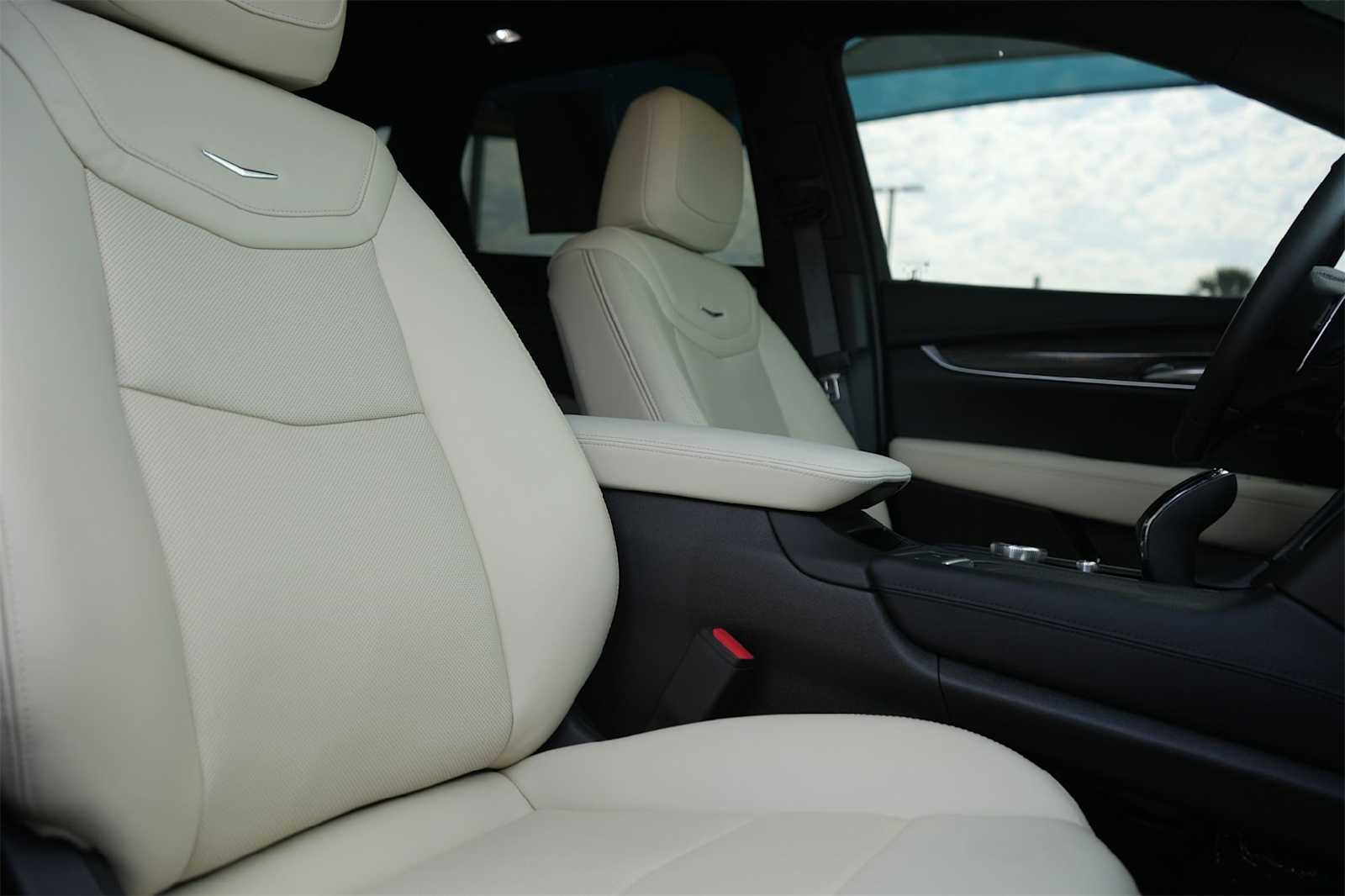 Thumbnail: 2024 Cadillac XT5 - 14