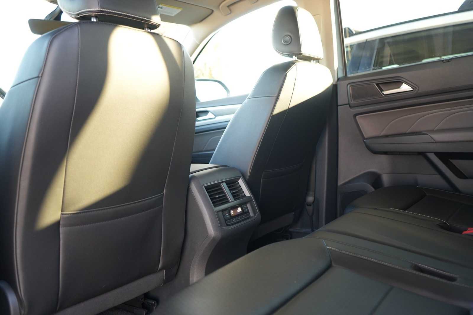 Thumbnail: 2022 Volkswagen Atlas - 12