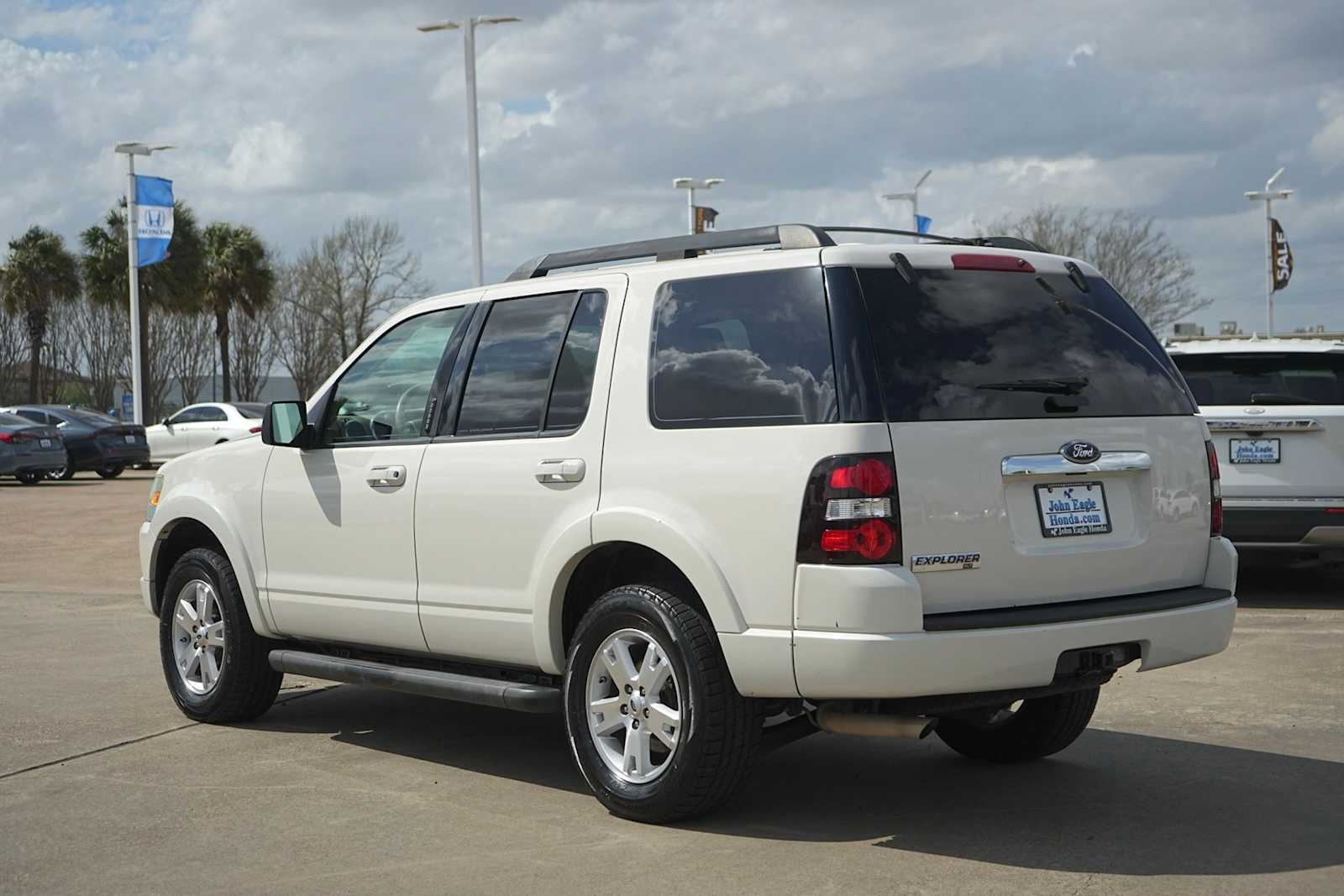 Thumbnail: 2010 Ford Explorer - 4