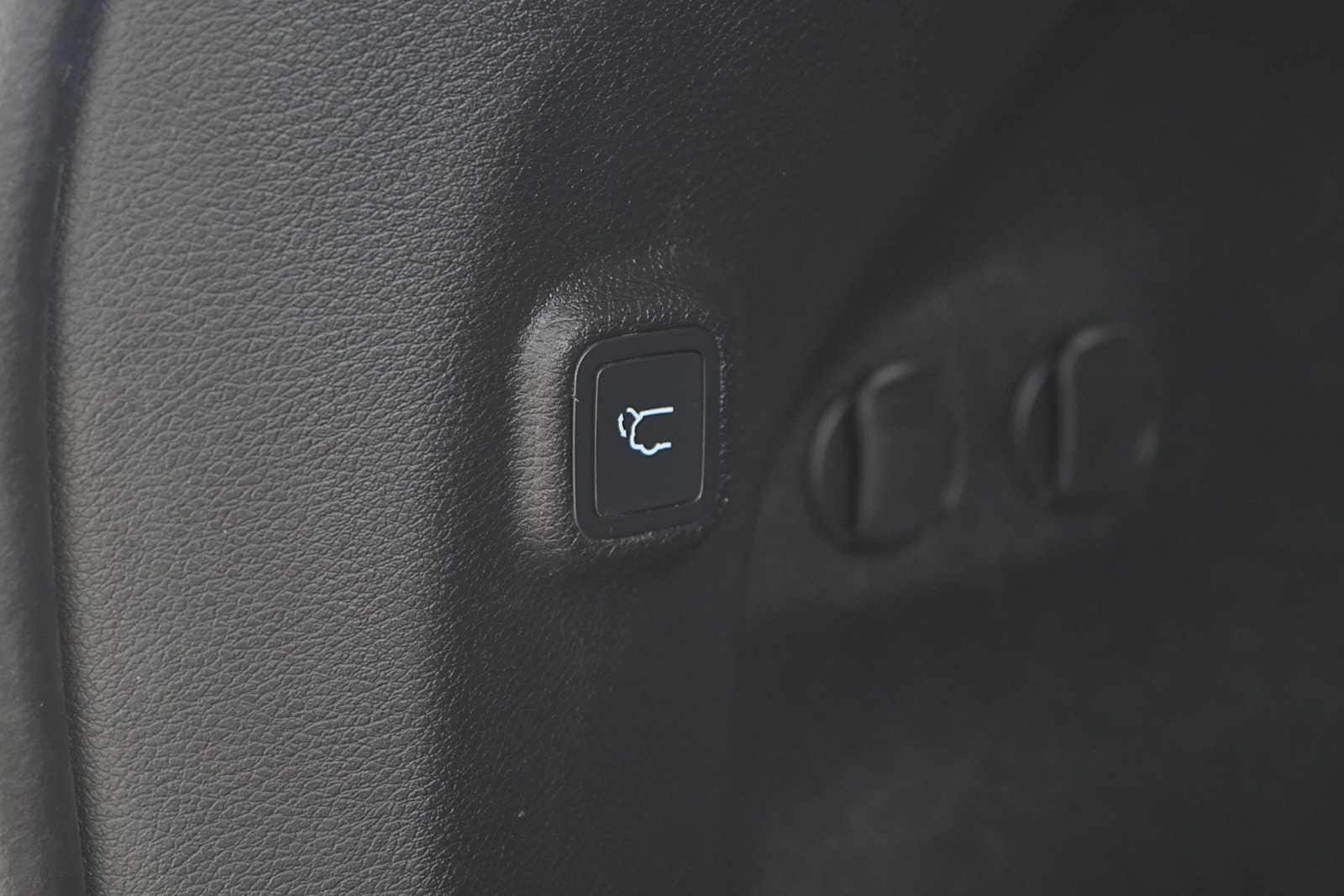 Thumbnail: 2019 Jeep Cherokee - 25
