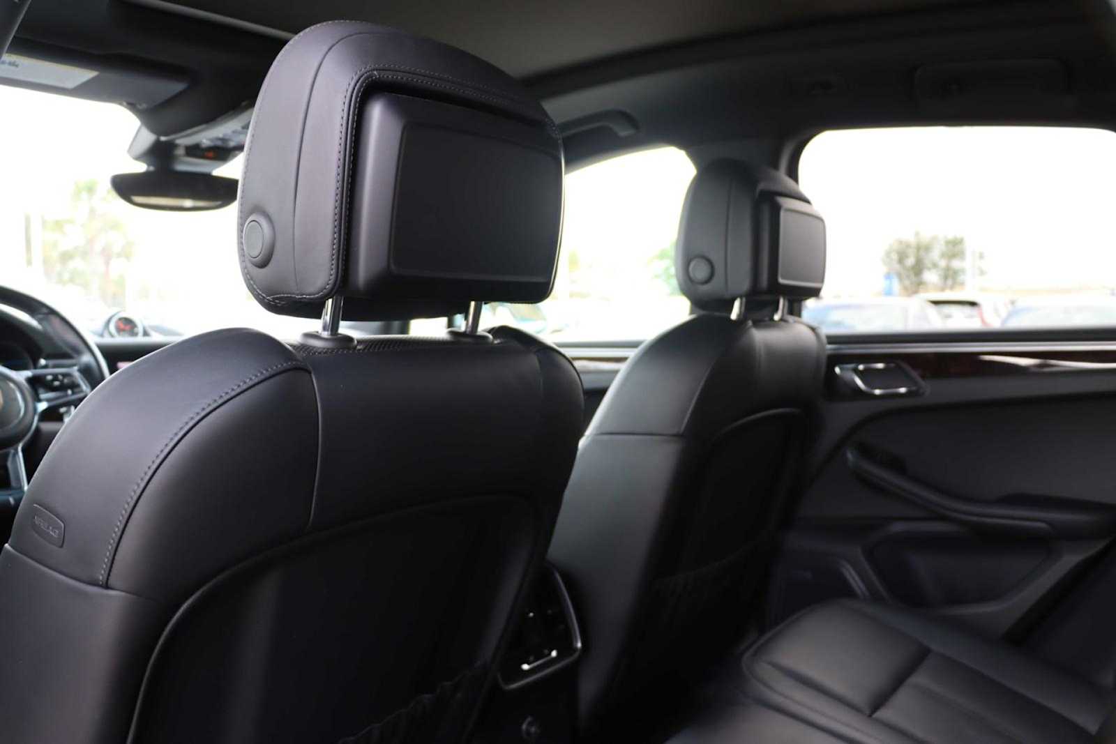 Thumbnail: 2017 Porsche Macan - 14