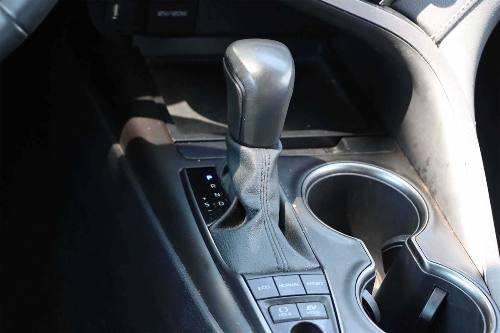 Thumbnail: 2022 Toyota Camry - 16