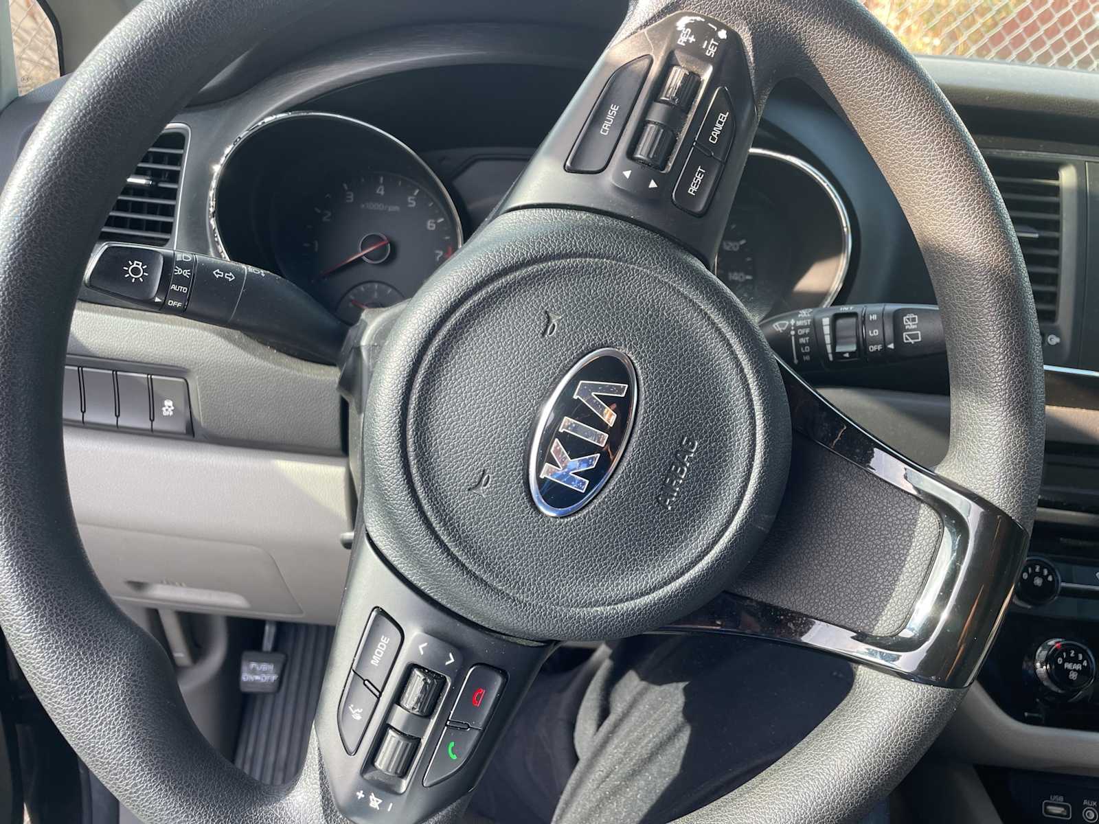 Thumbnail: 2017 Kia Sedona - 6