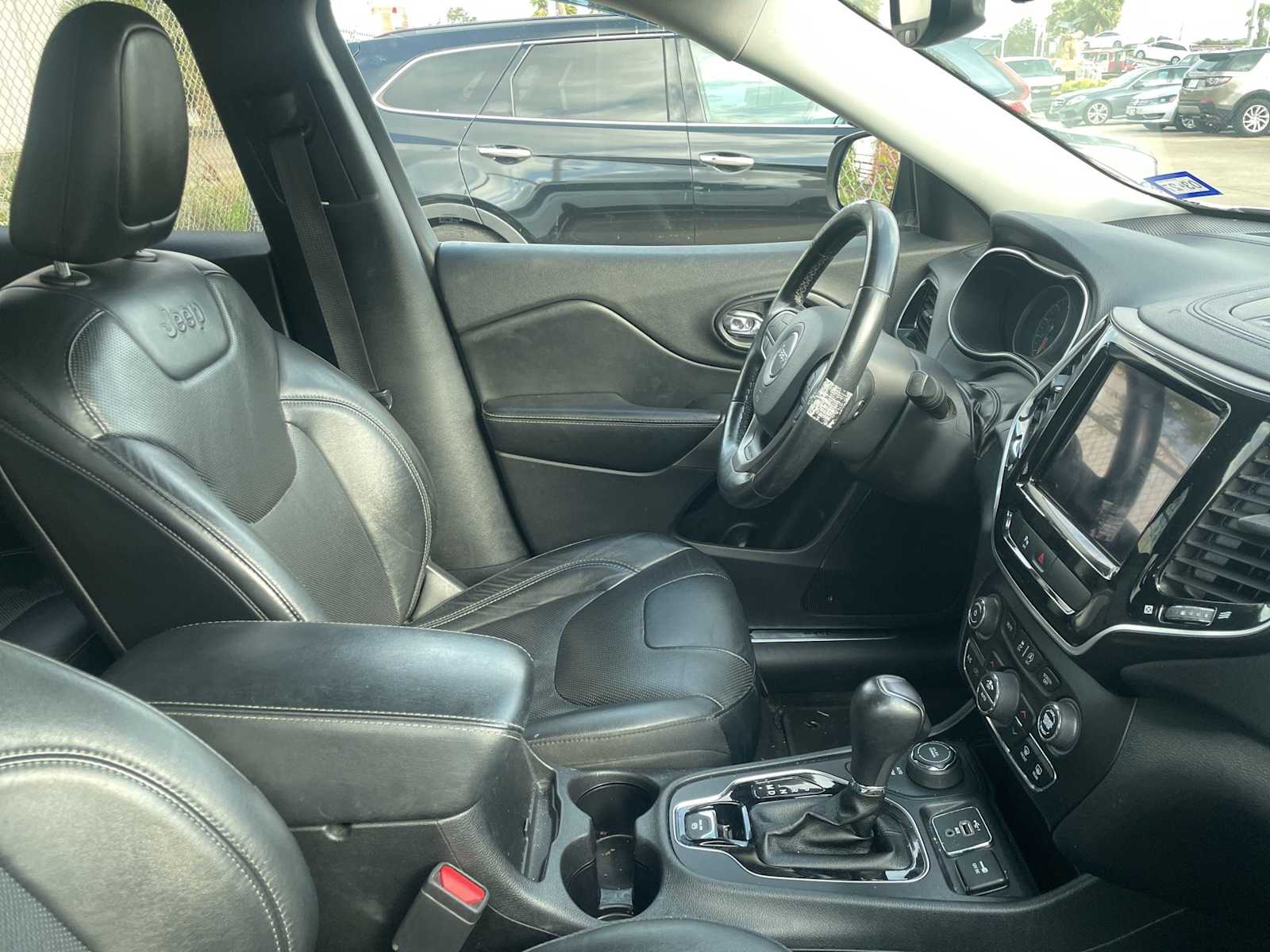 Thumbnail: 2019 Jeep Cherokee - 5
