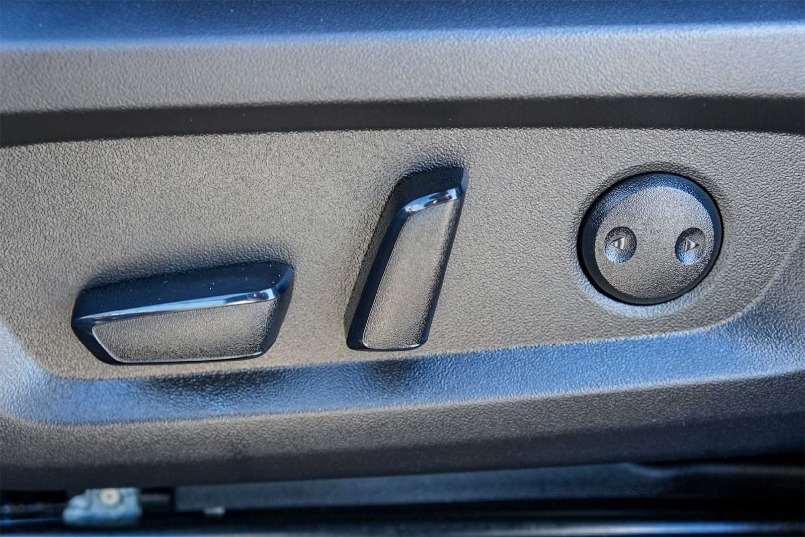 Thumbnail: 2024 Mitsubishi Outlander - 21