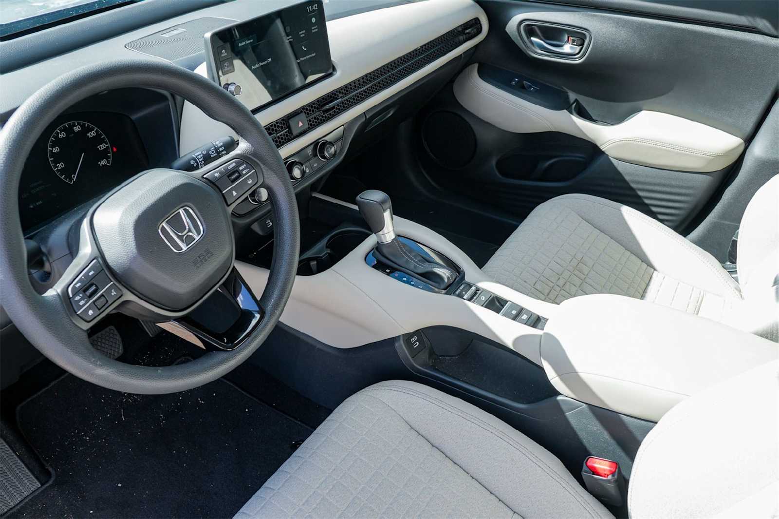 2026 Honda HR-V LX photo 2