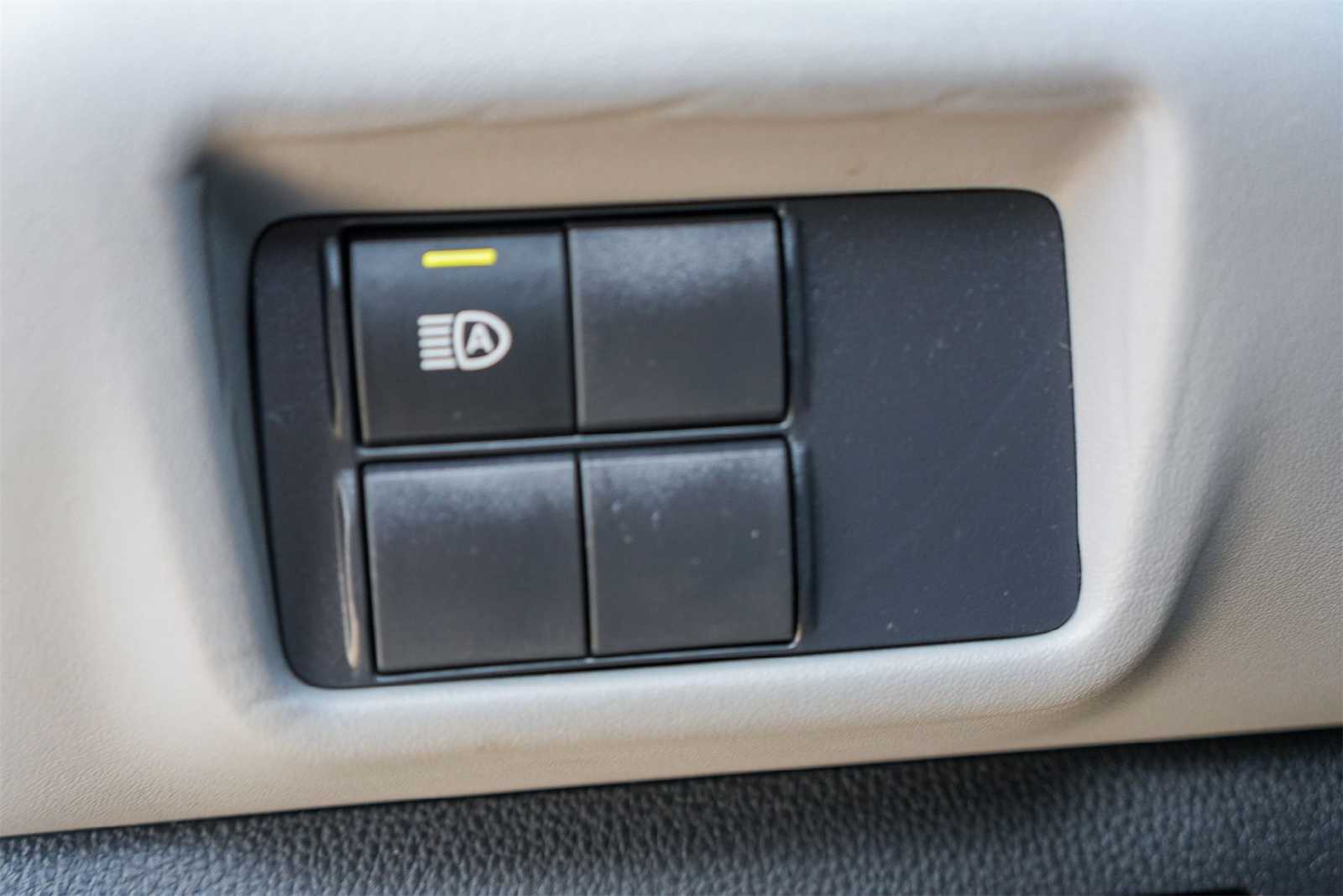 Thumbnail: 2021 Toyota Highlander - 23