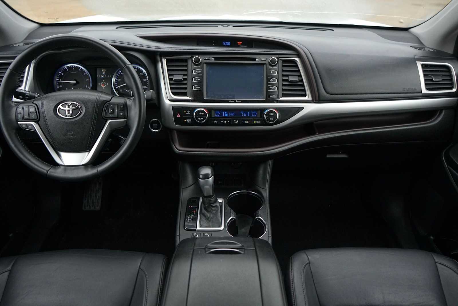 Thumbnail: 2015 Toyota Highlander - 10