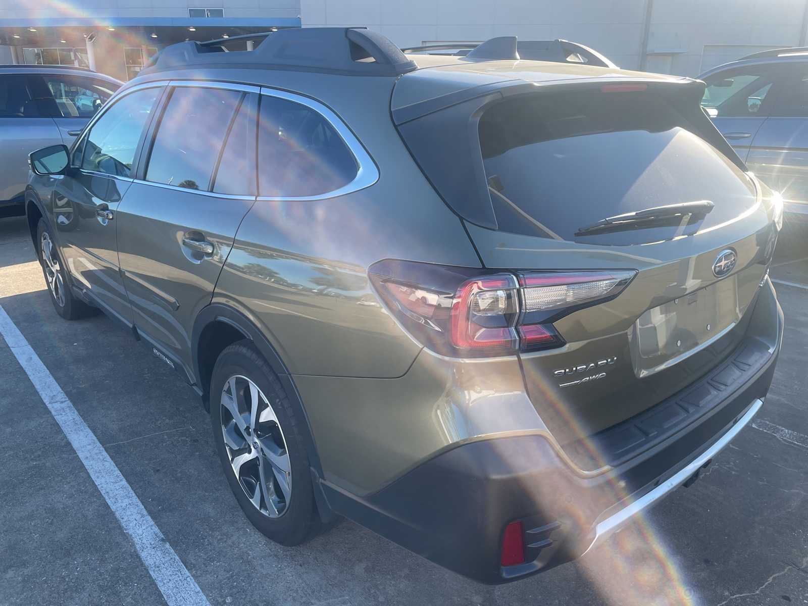 2022 Subaru Outback Limited photo 2
