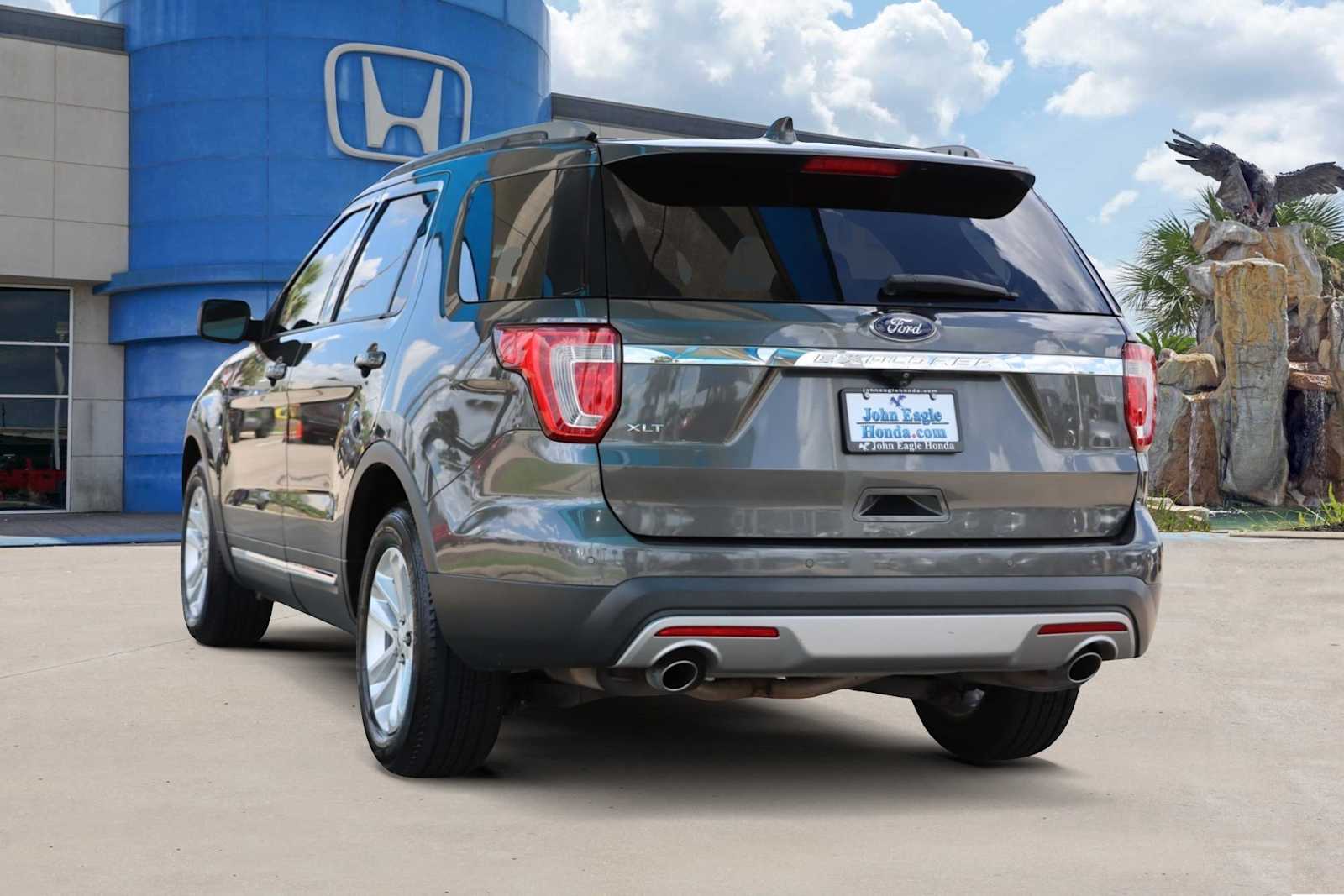 Thumbnail: 2017 Ford Explorer - 4