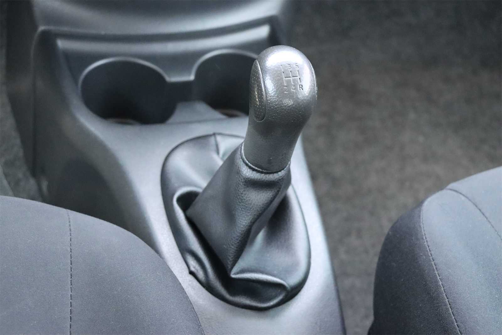 2013 Nissan Versa S 19