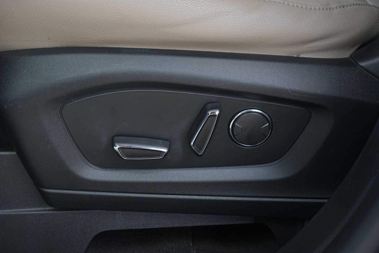 Thumbnail: 2020 Ford Explorer - 12